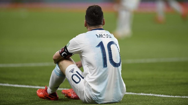 Lionel Messi disebut lebih berminat pergi ke PSG karena punya peluang lebih bagus dalam meraih trofi dibandingkan Manchester City.