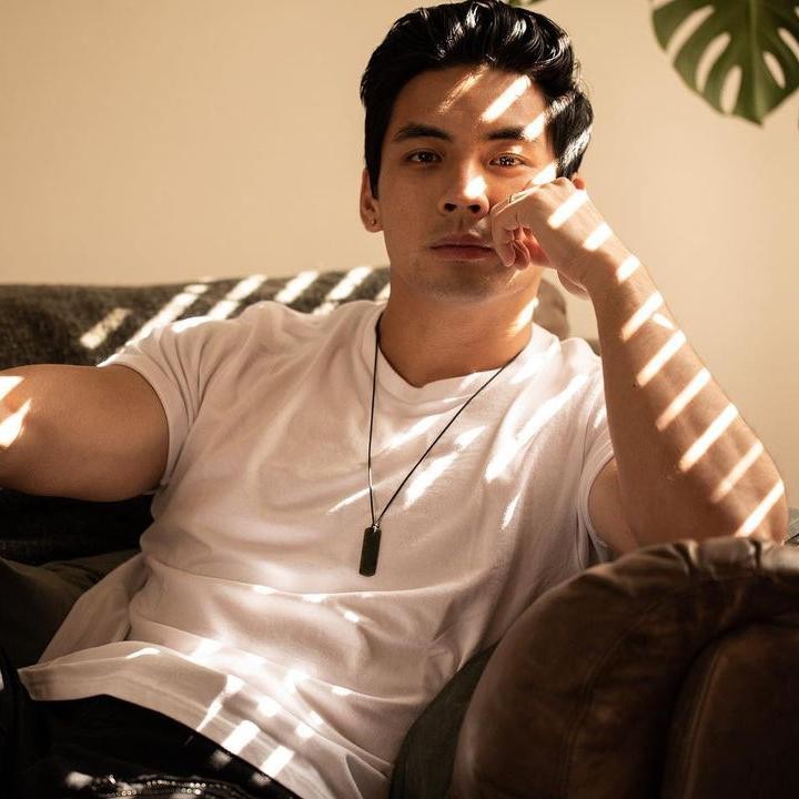 <p>Yoshi Sudarso merupakan aktor kelahiran Jakarta, 33 tahun silam Bunda. Kini, ia lebih banyak aktif meniti karier di Los Angeles, Amerika Serikat. (Foto: Instagram @yoshi_sudarso)<br /><br /><br /></p>