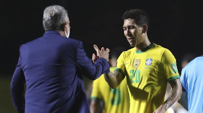 FOTO: Firmino Pahlawan Brasil Saat Kalahkan Venezuela
