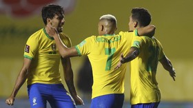 FOTO: Firmino Pahlawan Brasil Saat Kalahkan Venezuela