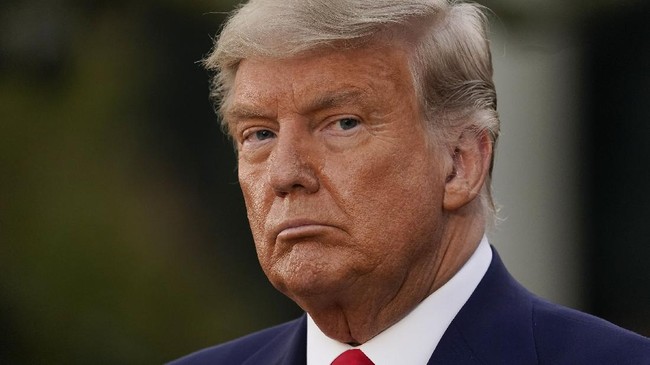 Mantan Presiden AS Donald Trump menyerang mendiang Colin Powell, eks menlu AS yang baru wafat karena covid-19, pada Selasa (19/10).