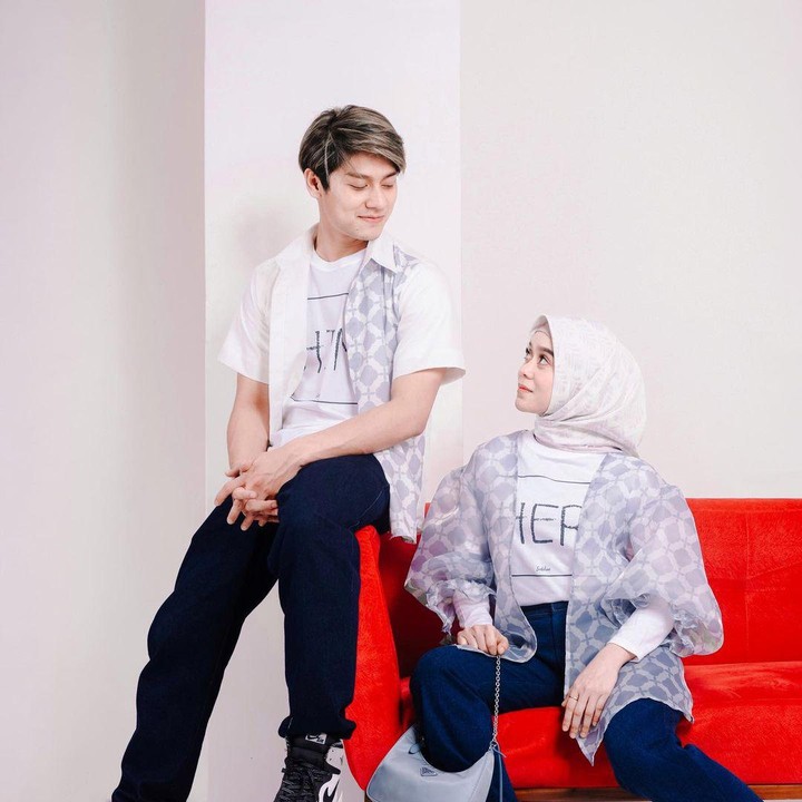 <p>Dara berusia 21 tahun ini, bahkan sempat menjadi model sebuah label fashion lho. Hal itu dilakukan Lesti bersama teman dekatnya, Rizky Billar beberapa waktu lalu. (Foto: Instagram @lestykejora)</p>