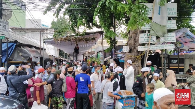 Eks Kapolres Jakpus mengaku tak pernah memberi izin ke Rizieq untuk menggelar acara maulid hingga menimbulkan kerumunan di Petamburan.