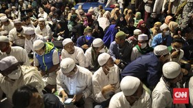 Kerumunan di Acara Rizieq, Netizen Serukan #IndonesiaTerserah