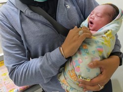 Cerita Dramatis Ibu di Surabaya Melahirkan Dadakan di Pasar Dibantu Bidan