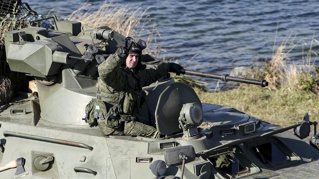 Situasi Memanas, Rusia dan Ukraina Latihan Militer Serentak Rusia dan Ukraina mengadakan latihan militer serentak pada Rabu (13/4) di tengah tensi ketegangan kedua negara semakin memanas.