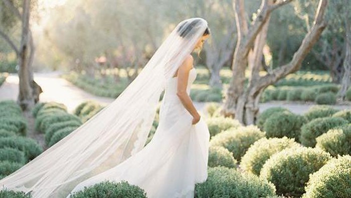 Semakin Cantik di Hari Pernikahan, Deretan Wedding Dress Ini Bisa Jadi Pilihanmu!