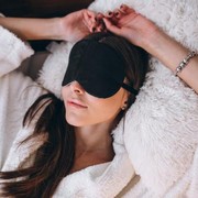 Tak Melulu Vulgar, Begini 5 Cara Tampil Seksi di Ranjang!