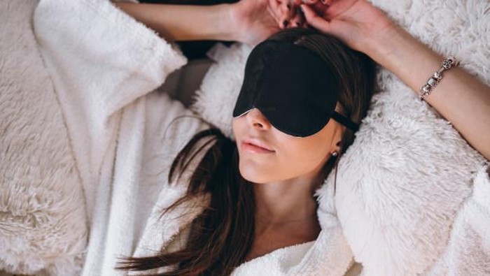 Tak Melulu Vulgar, Begini 5 Cara Tampil Seksi di Ranjang!