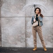 Tetap Stylist di Musim Hujan dengan Inspirasi Mix and Match Outfit Ini!