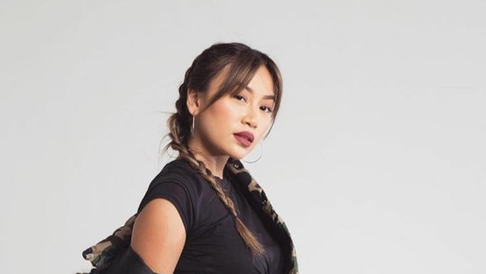 10 Pesona Kezia Toemion, Pengusaha Cantik Pemilik ESQA Cosmetics 10 Pesona Kezia Toemion, Pengusaha Cantik Pemilik ESQA Cosmetics