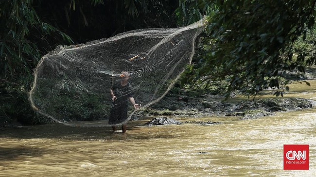 FOTO : Sampah 700 Kg dari Bersih-bersih Sungai Ciliwung