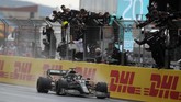FOTO: Lewis Hamilton Juara Dunia F1 2020 Lewis Hamilton memastikan gelar juara dunia F1 2020 setelah menang GP Turki di Istanbul.
