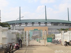 Sterilisasi Area Stadion Pakansari Steril, Satpol PP Bogor Beri PKL SP1