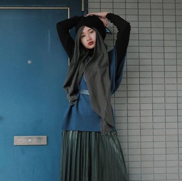 Gaya Hijab Jepang Kekinian ala Selebgram Rahmalia Aufa Yazid
