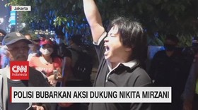 VIDEO: Polisi Bubarkan Aksi Dukung Nikita Mirzani