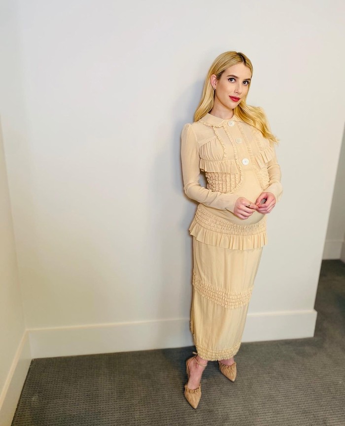 Seperti yang diketahui, Emma dan Garret Hedlund dikabarkan menjalin hubungan spesial sejak Maret 2019. Keduanya menggumumkan hubungan mereka setelah terlihat mesra saat di Los Angeles. (Foto: Instagram.com/Emmaroberts)
