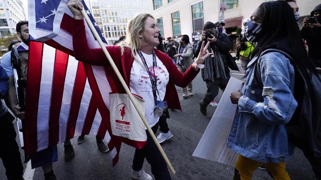 FOTO : Ribuan Pendukung Trump Demo Tolak Hasil Pemilu
