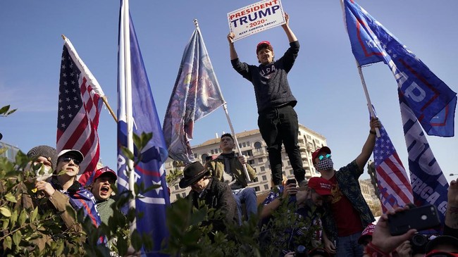 Ribuan pendukung Presiden AS Donald Trump kembali berdemo di Washington, AS, menuduh adanya kecurangan dalam pemilu.