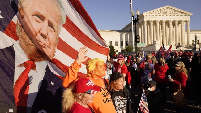 Pengadilan telah menolak dan mencabut sembilan gugatan yang diajukan tim dan pendukung Presiden Donald Trump terkait Pemilu AS.