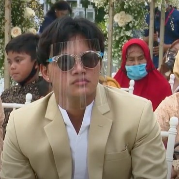 Tampil dengan Gaya Nyentrik, Rizky Febian Tuturkan Doa untuk Sule