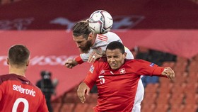 FOTO: Ramos 2 Kali Gagal Penalti, Spanyol Nyaris Keok