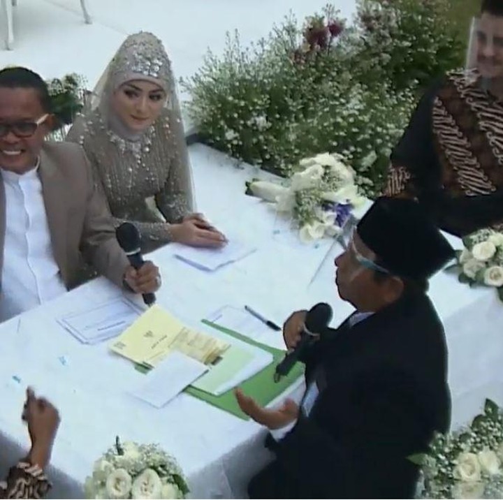 <p>Ekspresi kebahagiaan Sule usai lancar mengucapkan ijab kabul. (Foto: YouTube Rans Entertainment)</p>