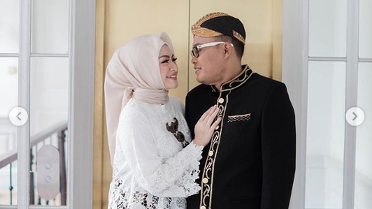 Sule dan Nathalie Holscher Sule dan Nathalie Holscher