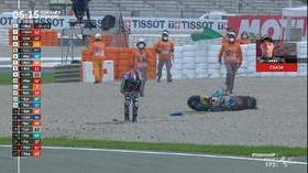 VIDEO: Sam Lowes Nyaris Tertimpa Motor di Moto2 Valencia