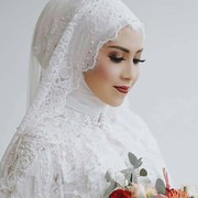 5 Inspirasi Makeup Pernikahan dengan Lipstick Merah