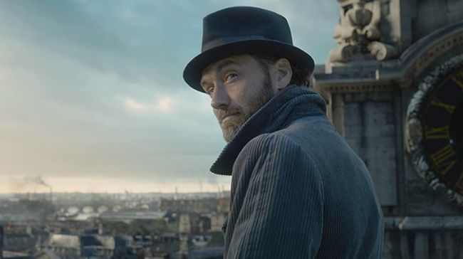 Pemeran Albus Dumbledore, Jude Law mengaku ia bersama anggota tim yang lain hanya bisa menghormati keputusan studio Warner Bros atas Johnny Depp.