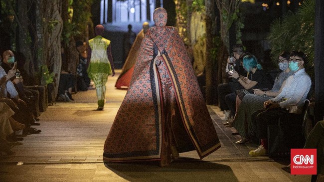 PakaianKoe dengan tema A Journey to Java dengan tujuan untuk mengembalikan cerita dan tradisi busana yang terlupakan.