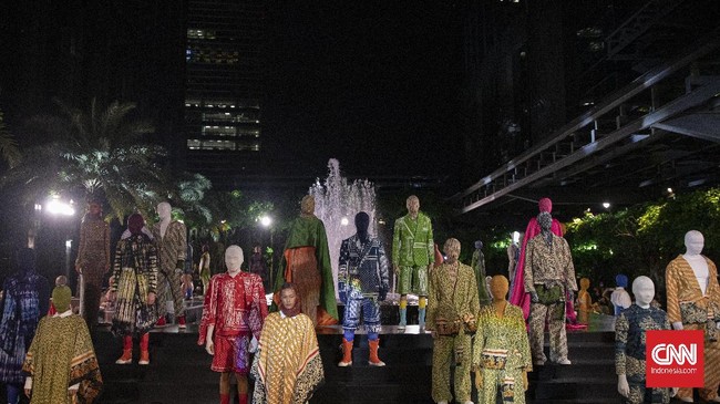 FOTO: PakaianKoe, Mengembalikan Tradisi yang Terlupakan PakaianKoe dengan tema A Journey to Java dengan tujuan untuk mengembalikan cerita dan tradisi busana yang terlupakan.