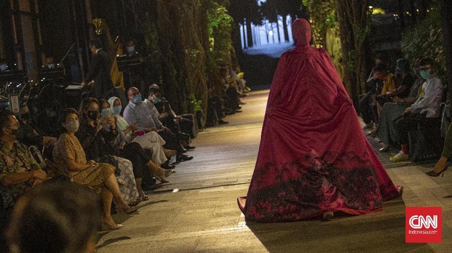 FOTO: PakaianKoe, Mengembalikan Tradisi yang Terlupakan PakaianKoe dengan tema A Journey to Java dengan tujuan untuk mengembalikan cerita dan tradisi busana yang terlupakan.