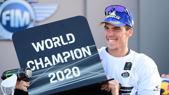 Pembalap asal Spanyol Tito Rabat menilai level Joan Mir saat ini setara dengan Marc Marquez di MotoGP.