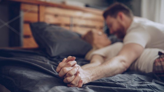 Couple kissing in the bedroom
