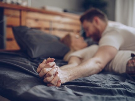 4 Aturan Bicara Seks dengan Pasangan Demi Hubungan Intim Lebih Baik