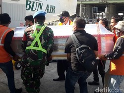 Jenazah Bupati Yairus Tiba di Timika, Langsung Diterbangkan ke Nduga