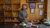 FOTO: Memanen Saffron, Rempah Termahal Dunia di Kashmir Dikelilingi oleh pegunungan rendah, lembah dengan hamparan bunga ungu di Kashmir menghasilkan salah satu rempah paling berharga di dunia, saffron.