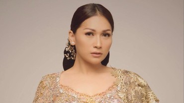 img-title Pamer Dua Garis Biru, Tata Janeeta Hamil Anak Brotoseno