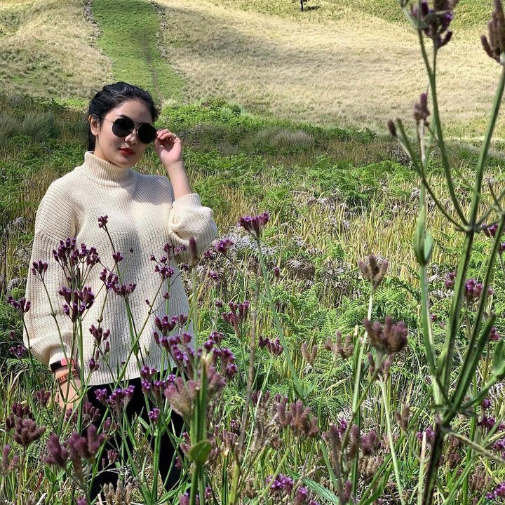 <p>Nindy juga membagikan foto-foto dirinya saat berada di Gunung Bromo. Bagus banget ya, Bun? (Foto: Instagram @nindyparasadyharsono)</p>