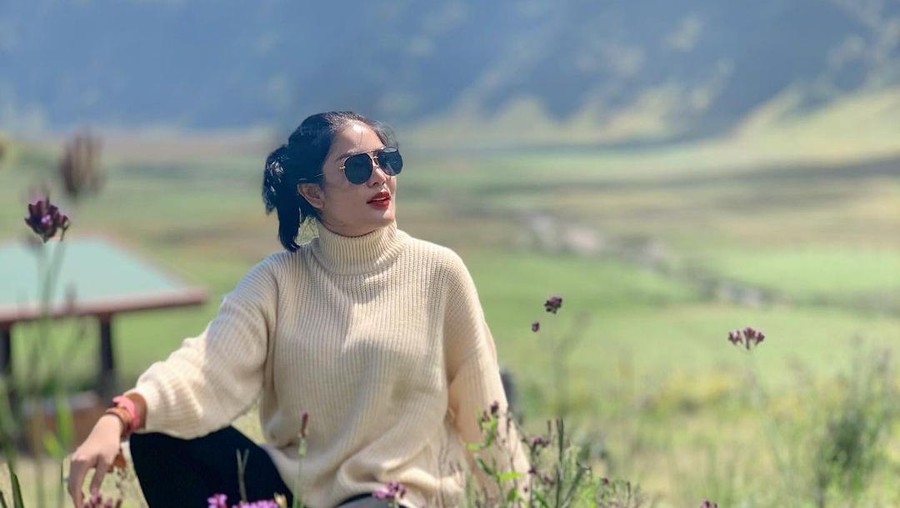 Nindy Ayunda dan suami