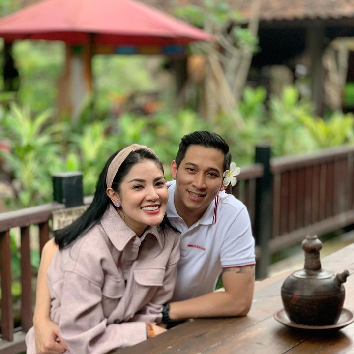 <p>Dari pernikahannya bersama Aska, Nindy Ayunda dikaruniai dua anak yang lucu dan menggemaskan. Semoga langgeng terus ya. (Foto: Instagram @nindyparasadyharsono)</p>