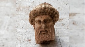Kepala Patung Dewa Hermes Ditemukan di Bawah Got Athena