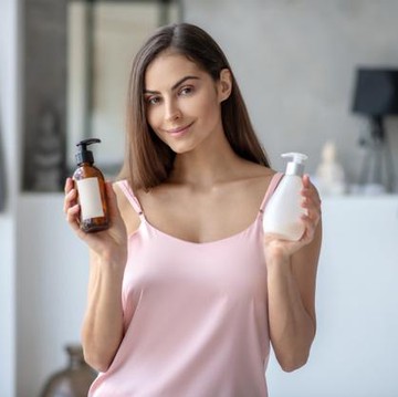 img-title Mau Kulit Putih Secara Instan? Cobain 7 Body Lotion yang Ampuh Mencerahkan Kulit Ini!