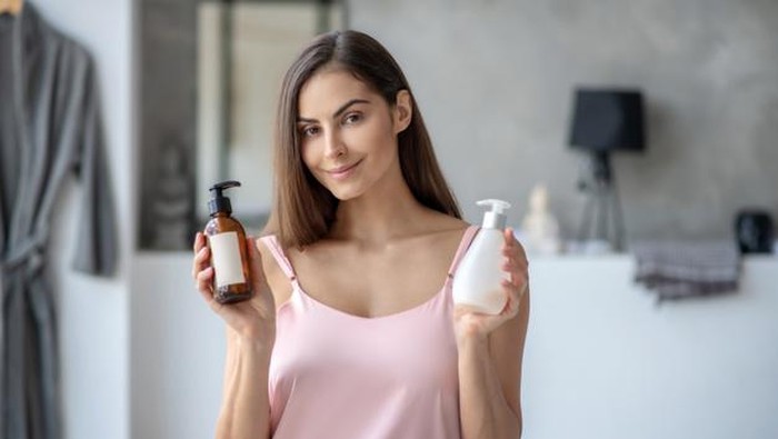 Mau Kulit Putih Secara Instan? Cobain 7 Body Lotion yang Ampuh Mencerahkan Kulit Ini!