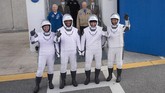 FOTO: SpaceX Berhasil Kirim 4 Astronaut ke Ruang Angkasa Empat astronaut berhasil meluncur ke stasiun ruang angkasa internasional (ISS) menggunakan pesawat SpaceX Crew Dragon 'Resilience'.