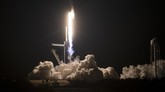 FOTO: SpaceX Berhasil Kirim 4 Astronaut ke Ruang Angkasa Empat astronaut berhasil meluncur ke stasiun ruang angkasa internasional (ISS) menggunakan pesawat SpaceX Crew Dragon 'Resilience'.