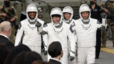 FOTO: SpaceX Berhasil Kirim 4 Astronaut ke Ruang Angkasa Empat astronaut berhasil meluncur ke stasiun ruang angkasa internasional (ISS) menggunakan pesawat SpaceX Crew Dragon 'Resilience'.