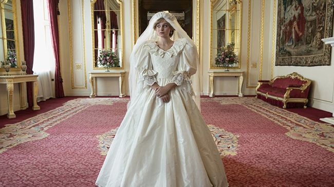 Emma Corrin buka suara atas kritik pedas dari sejumlah pihak termasuk Kerajaan dan Parlemen Inggris terhadap karakter Putri Diana di The Crown 4.